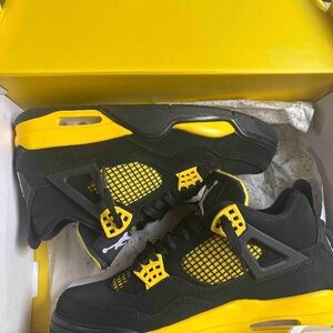 Jordan 4 Retro Thunder